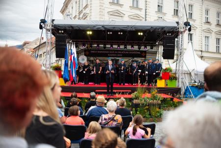 Presenetljiv odziv ob prvem dnevu praznovanja 50. Dnevov narodnih noš in oblačilne dediščine v Kamniku (1)